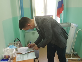 Александр Бондаренко принял участие в голосовании по поправкам в Конституцию РФ